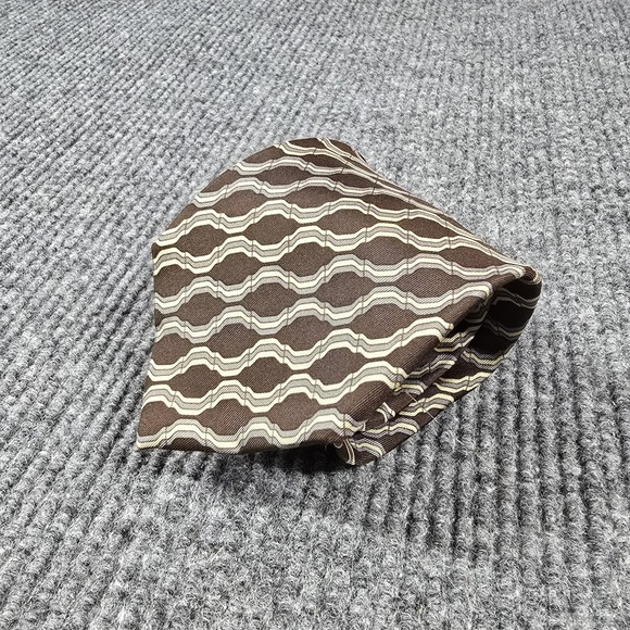 Gucci Tie Mens Brown Beige Geometric Pattern 100% Silk Made in Italy Necktie - Picture 1 of 12